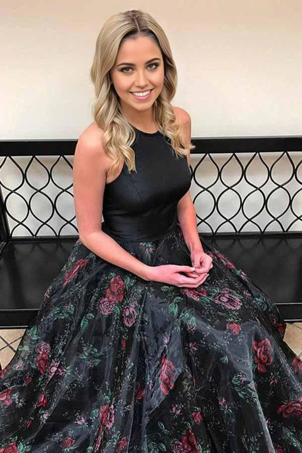 Vestido de fiesta sin mangas de tul negro con cola larga y espalda abierta en A
